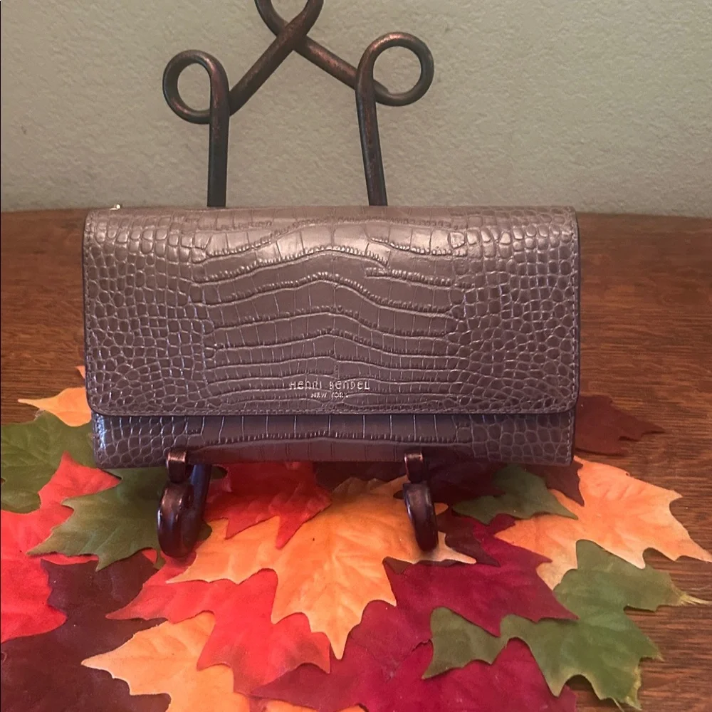 Henri Bendel Croc Embossed Leather Clutch/Wallet/Wristlet - Picture 1 of 13